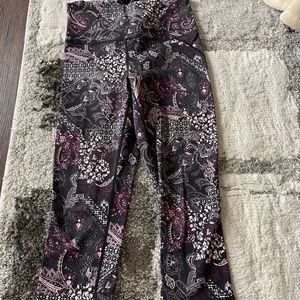 Size M yoga Capri pants